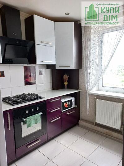 Продаж 2 к квартири на Набережній