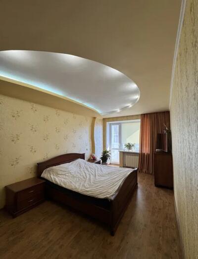 Продам квартиру у центрі на 4 кімнати , 99 квадратів ТОРГ.