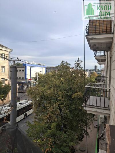 Продається 2-х кімнатна квартира у самому центрі