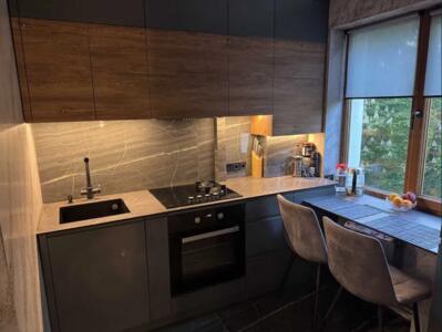 4 кімнатна квартира + гараж.