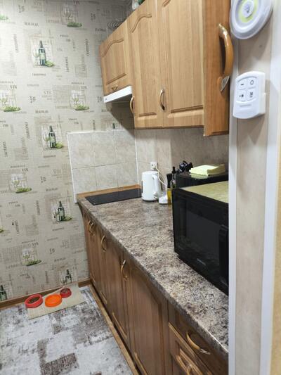 Продається приватизована 1-кімнатна квартира біля Епіцентру