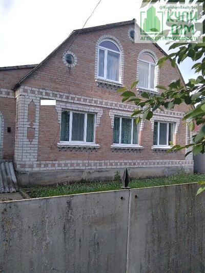 Продається затишний і просторий будинок