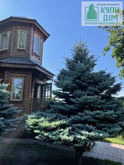 Продажа будинку із срубу з коштовними меблями.