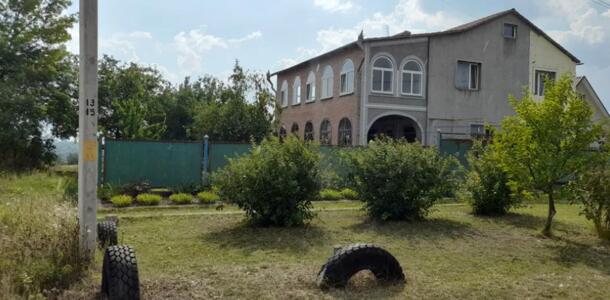 Продаю 2х поверховий будинок.