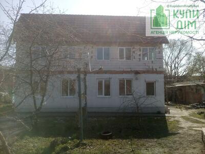 Продам 2-х поверховий будинок в центрі міста