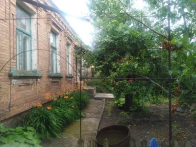 Продам добротні пів. будинку 107кв