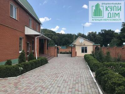 Продам гарну садибу з бізнесом на 15 сотках в Знамянці.