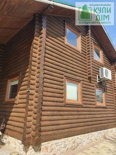 Продам дом з земельною ділянкою.