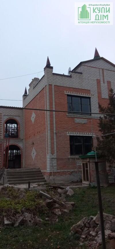 Продам добротний,двоповерховий будинок + столярний цех в Іванівці.