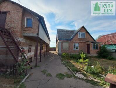 Продам добротний будинок у Черняхівці