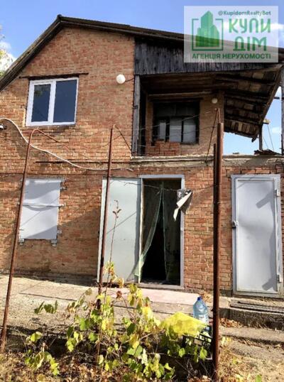 Продам дачу за містом.