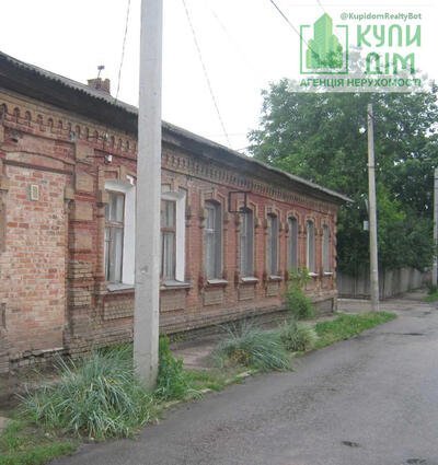 Продам частину будинку в центрі.