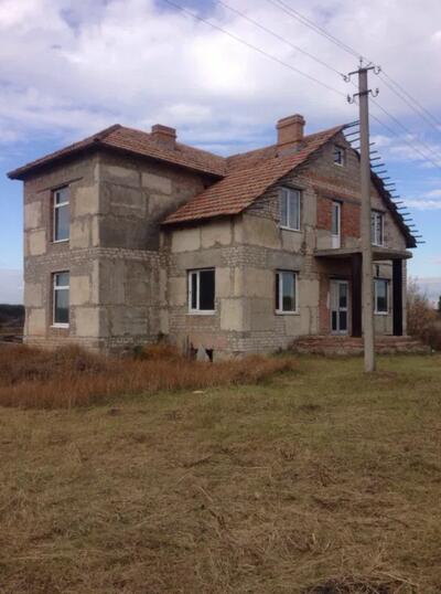 Продається двоповерховий будинок