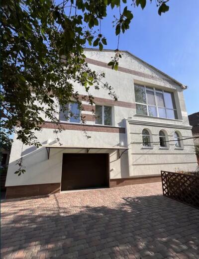 Просторий будинок для комфортного життя всієї родини.