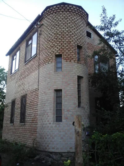 Продам оригінальну 2х поверхову дачу.