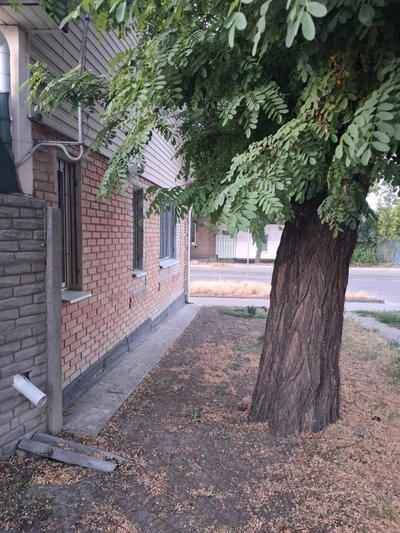 Продам частину будинку для проживання і бізнесу.