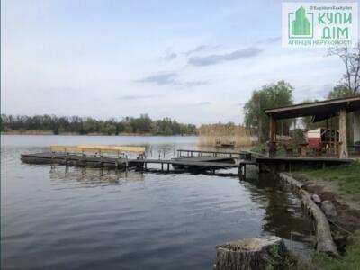 База відпочинку будинок на березі водойми