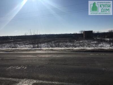 Продам земельну ділянку біля траси
