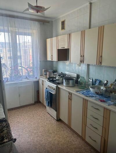 Пропонуємо до продажу трикімнатну квартиру Шкільний