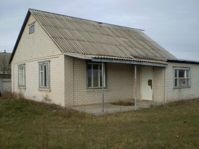 Продаж 1 поверхового будинку біля озера.