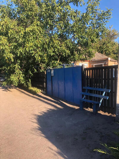 Продається будинок із садом та виходом до річки