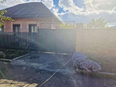 Продаж частину будинку.