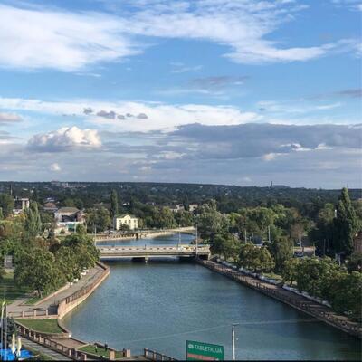 Продам 3-х кімнатну квартиру в центрі міста.