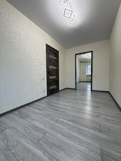 Продам 2-кімнатну квартиру в центрі