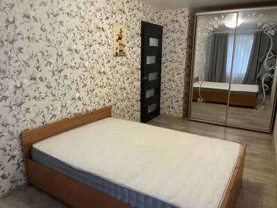 Здається 2-кімнатна квартира в районі дендропарку.