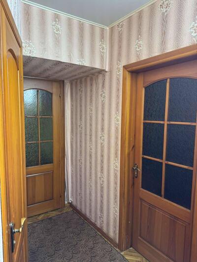 продам 2х кіцмнкатну з меблями та гараж в подарунок