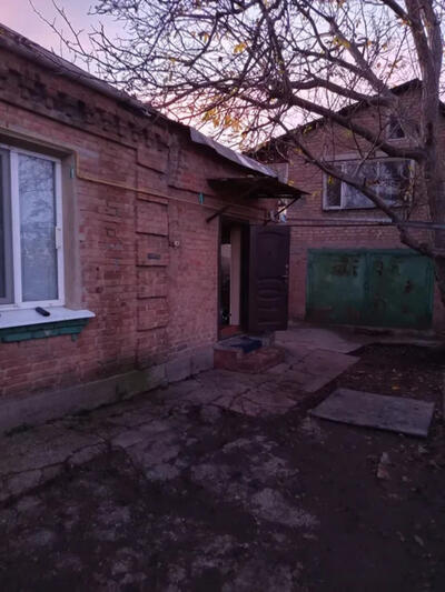 Продам пів будинку.