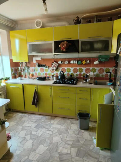 Продам 4-х кімнатну квартиру. Жадова