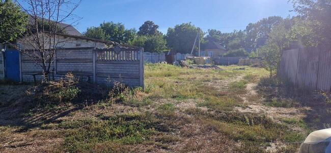 Продається земельна ділянка на Арнаутово. З буд.матеріалом.