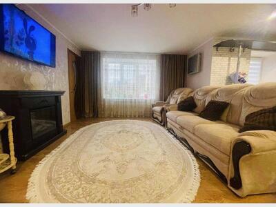 Продаж просторої 4-кімнатної квартири для великої родини