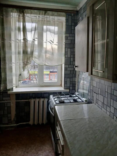 2к квартира поруч Критий ринок