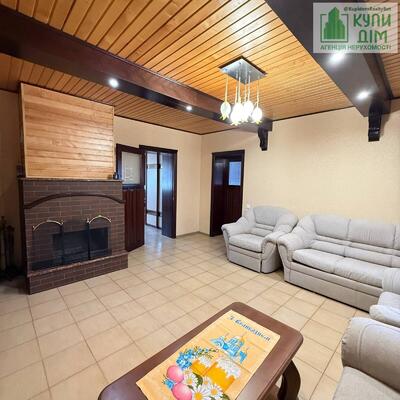 Будинок з ділянкою до води