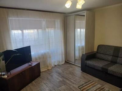 Продається однокімнатна квартира, 101 мікрорайон. 