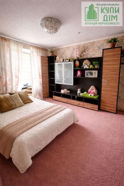 Продається однокімнатна на Попова.
