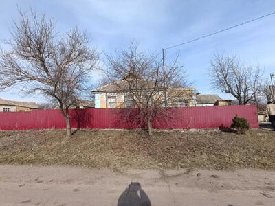 Продається будинок у селі Гаївка, всього 20 км від міста.