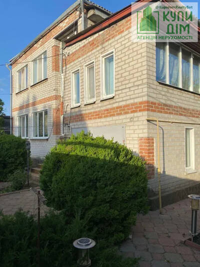 Продам двохповерховий будинок в м.Знамянка