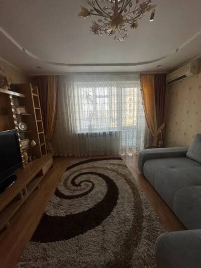 Продається простора 3-кімнатна квартира