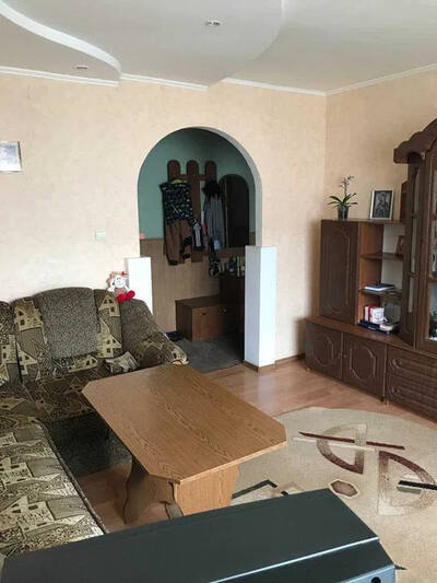 Продаж просто #961;ної 3-кімнатної квартири в одному з найкращих районів міста (Жадова)