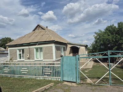 Продаж будинку в селі.